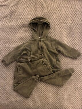M&S size 3-4 Boys Olive Hooded Zip Sweatshirt & Jogger Pants Set